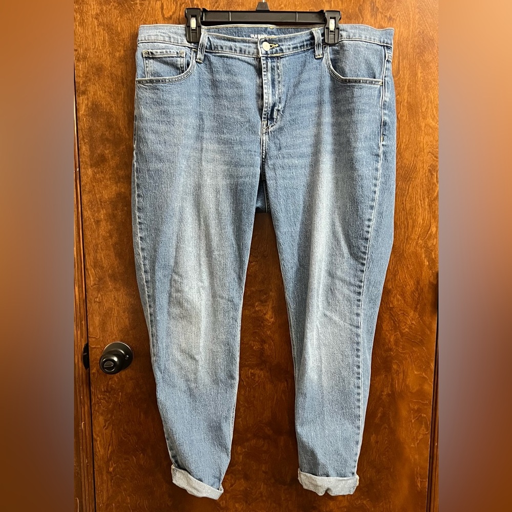 Women’s size 16 Old Navy WOW boyfriend jeans.